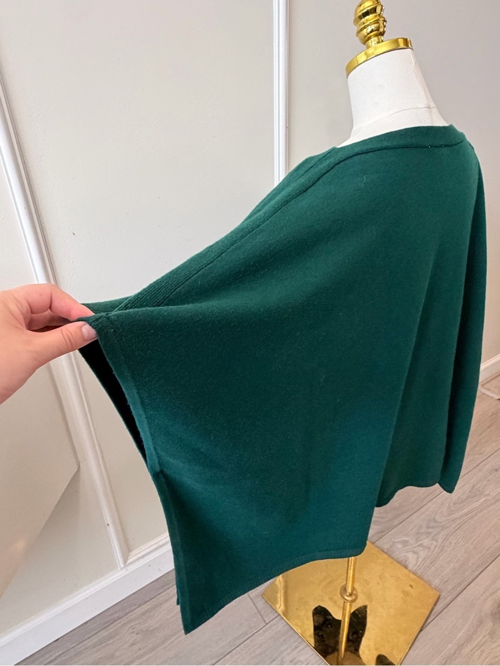 Anne Klein Emerald Green Sequin Floral Poncho Top - Picture 6 of 8